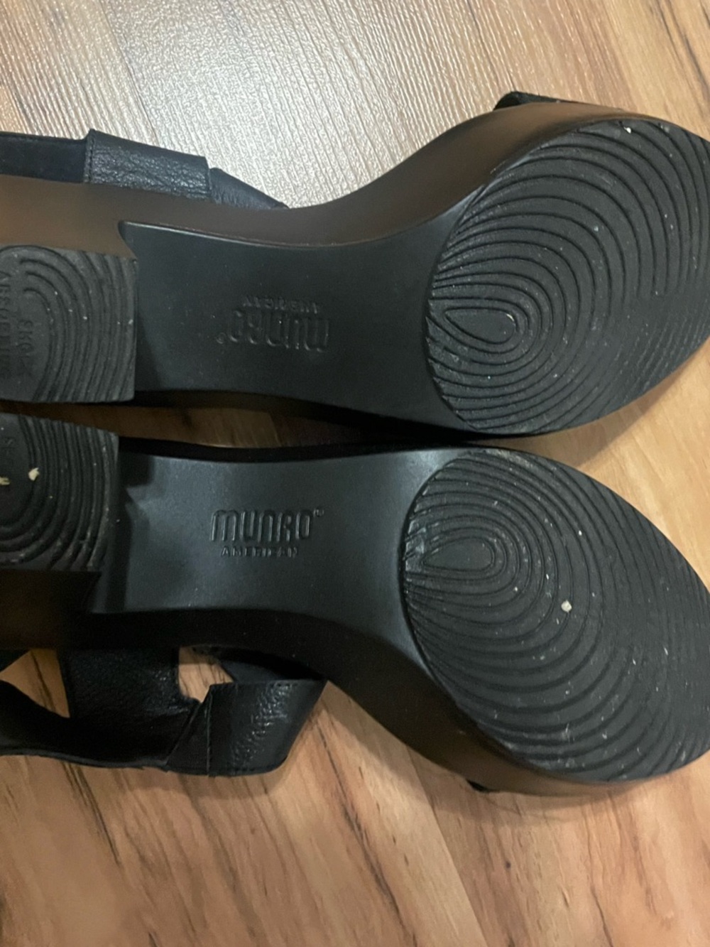 Munro Black Sculpted Block Heel Sandals - Picture 5 of 6